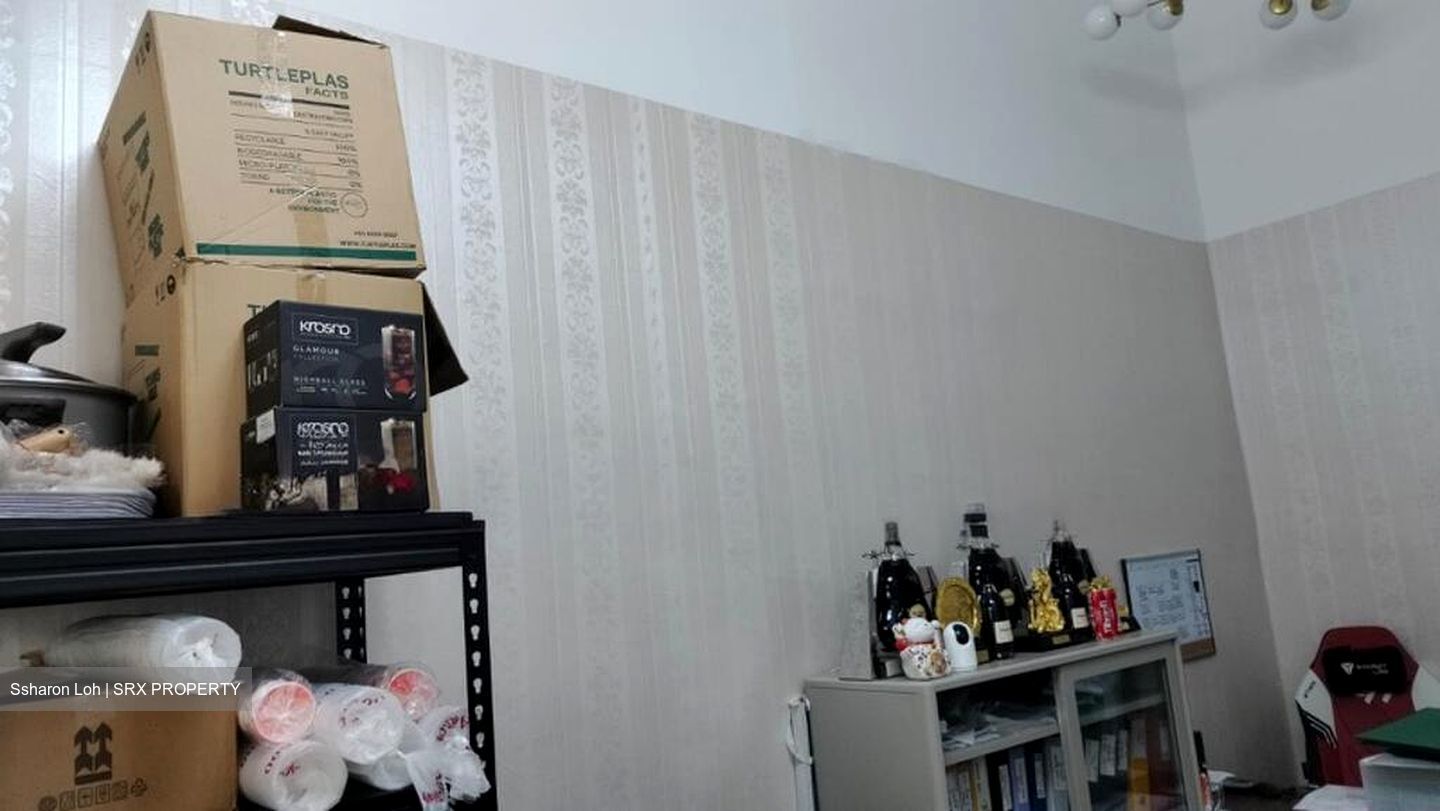 Burlington Square (D7), Retail #504329571